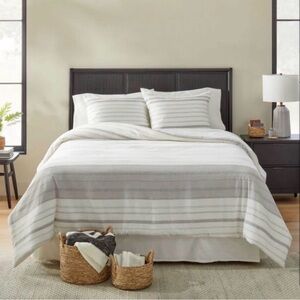 Full/Queen 3pc Alternating stripe comforter set with shams - Hearth and Hand
